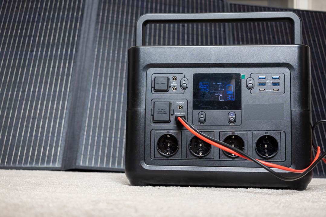 Steckersolargeräte bis 800 Watt Wechselrichterleistung gelten inzwischen als vereinfachtes, meldepflichtiges Anlagensegment